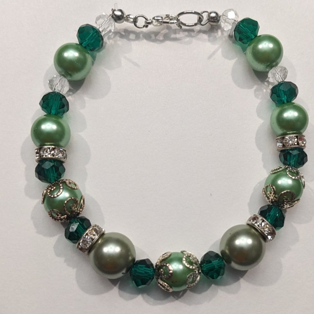 Green and Silver Beaded Clasp Bracelet
